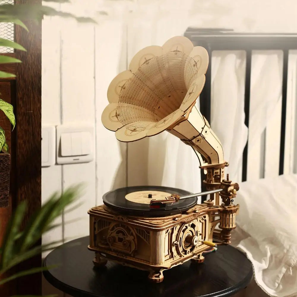 Robotime Hand Crank Classic Gramophone with Music 1:1 424pcs
