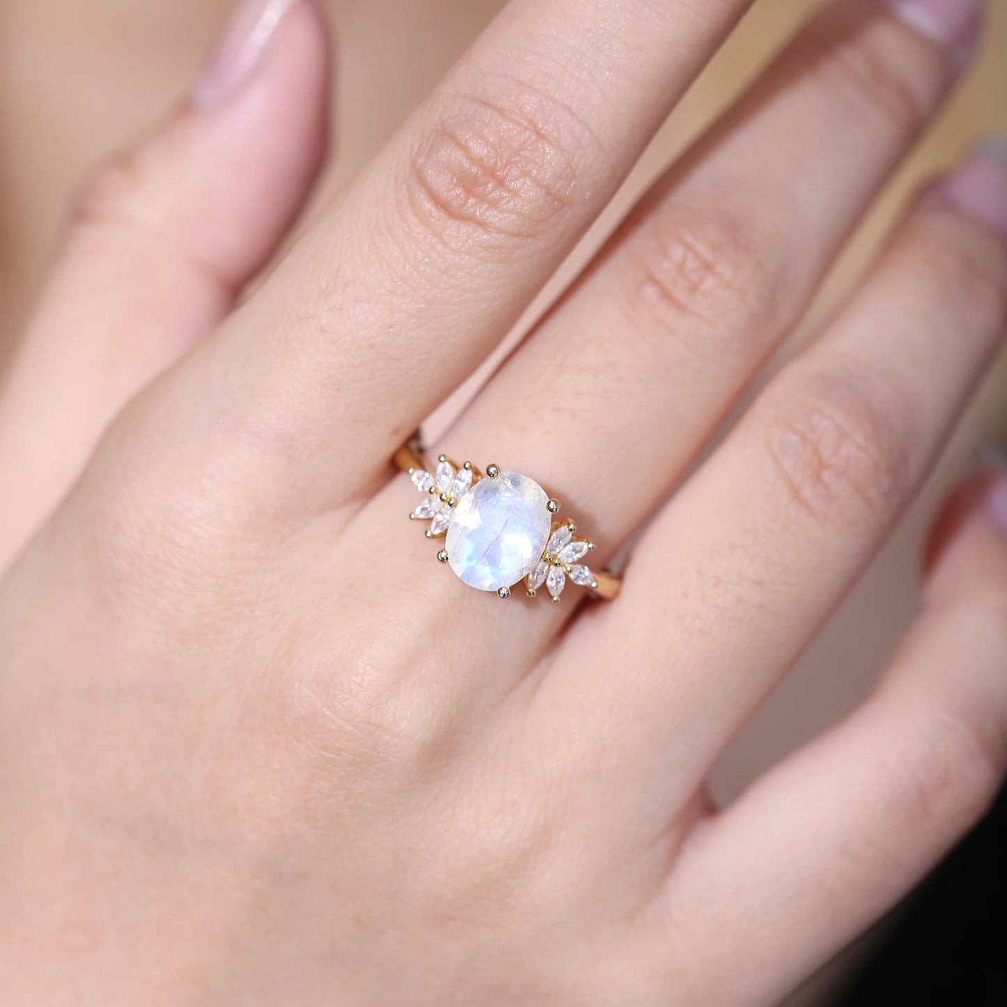 GEM'S BALLET Oval Cluster Milky Blue Moonstone Ring